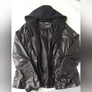 Woman's leather  jacket  mid season   size XL   Unbranded  Like new
